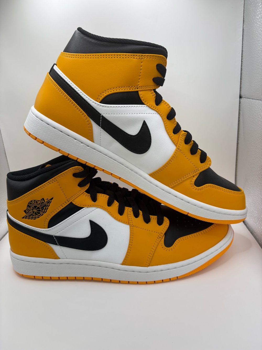 New 11M 12.5W Jordan 1 Mid Reverse Yellow Toe ‘Taxi’ Authenticated